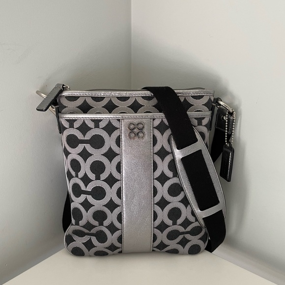 Coach Sling Crossbody Bag - Picture 1 of 11